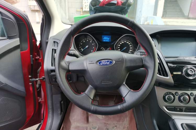 Used Ford Focus 2012 Hatchback 1.6L Manual Comfort Model Steering Wheel