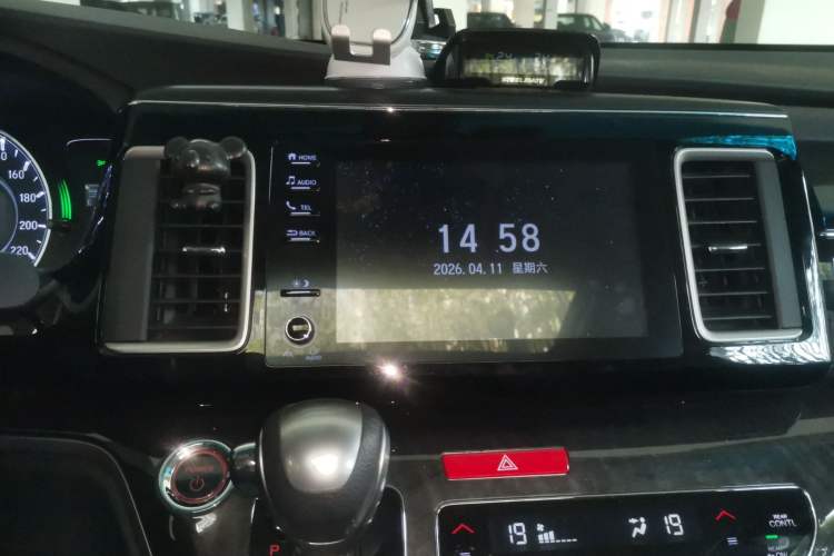 Used Honda Elysion 2019 2.0L Hybrid Luxury Edition Audio And AC Panel