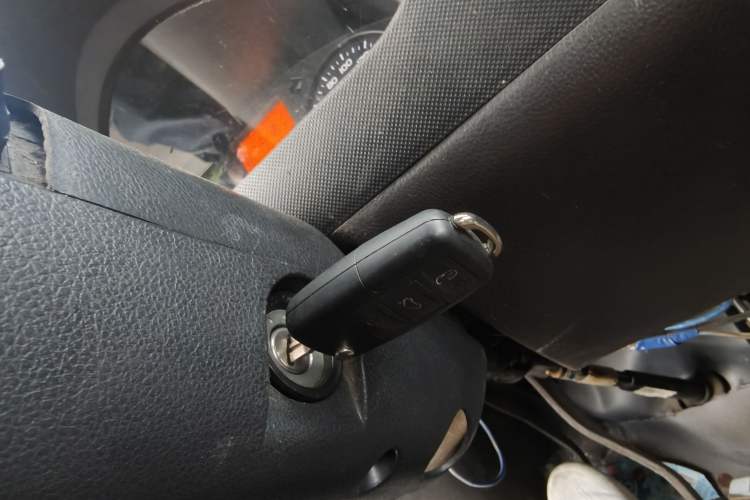 Used Wuling Rongguang 2011 1.2L Base Version
