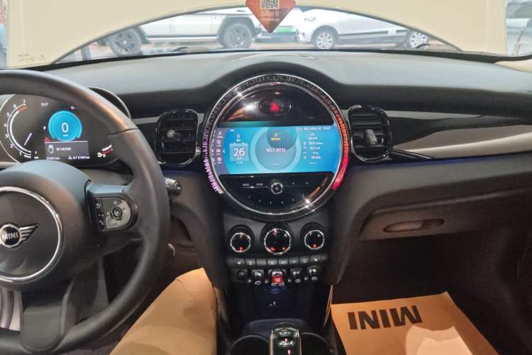 Used MINI MINI 2022 1.5T COOPER Classic Edition Five-Door Version

