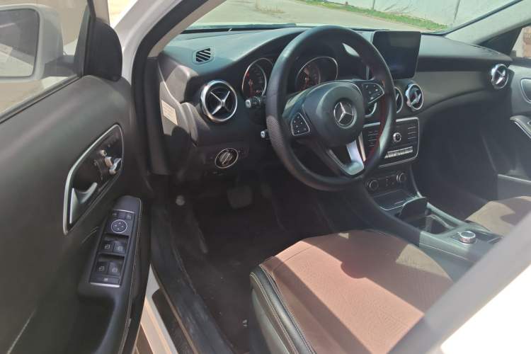 Used Mercedes-Benz GLA 2018 GLA 200 Sport Edition Driver Seat