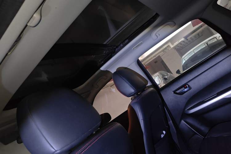 Used Suzuki Vitara 2016 1.4T Automatic Two-Wheel Drive Luxury Version Headliner