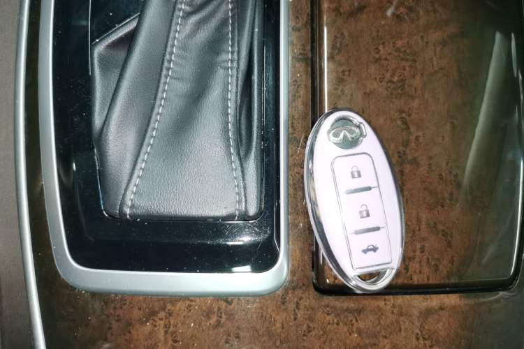 Used Infiniti QX60 2018 2.5 S/C Hybrid Two-Wheel-Drive Champion Family Edition
