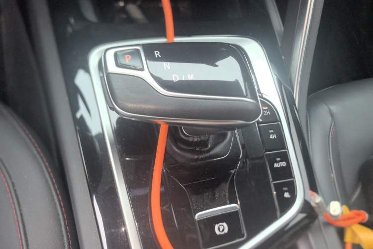 Used SAIC MAXUS T90 RV 2022 2.0T Explorer T90 All-Terrain Green Gear Lever