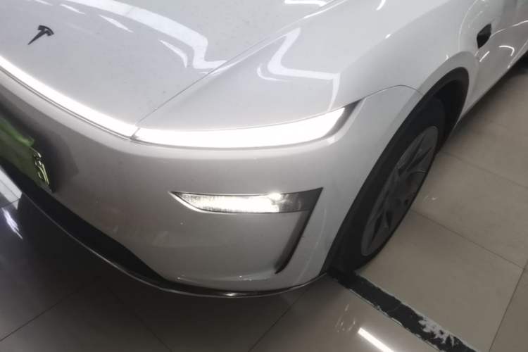 Used Tesla Model Y L 2025 Model Long-Range All-Wheel-Drive Version
