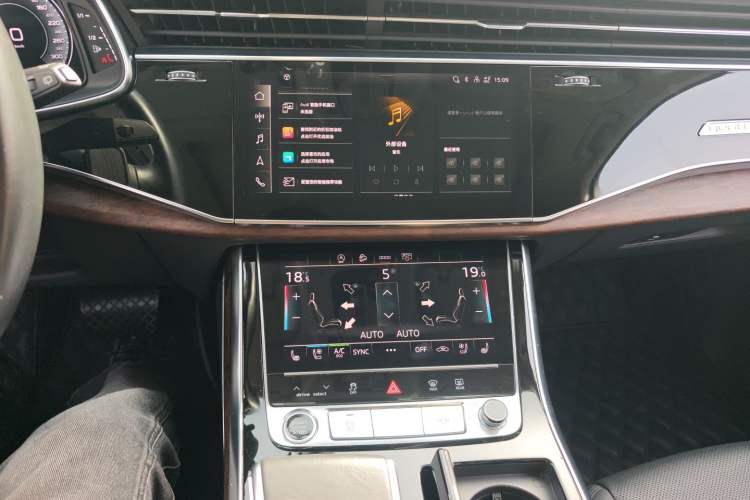 Used Audi Q7 2021 45 TFSI quattro S line Sport model Audio And AC Panel