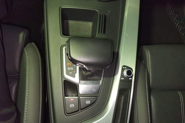 Used Audi A4L 2022 40 TFSI Luxury Dynamic Model