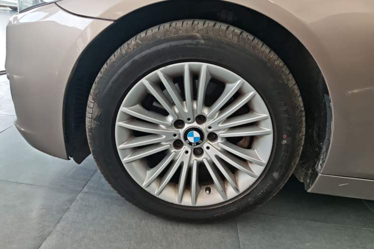 Used BMW 5 Series 2014 525Li Leading Model Exterior 4