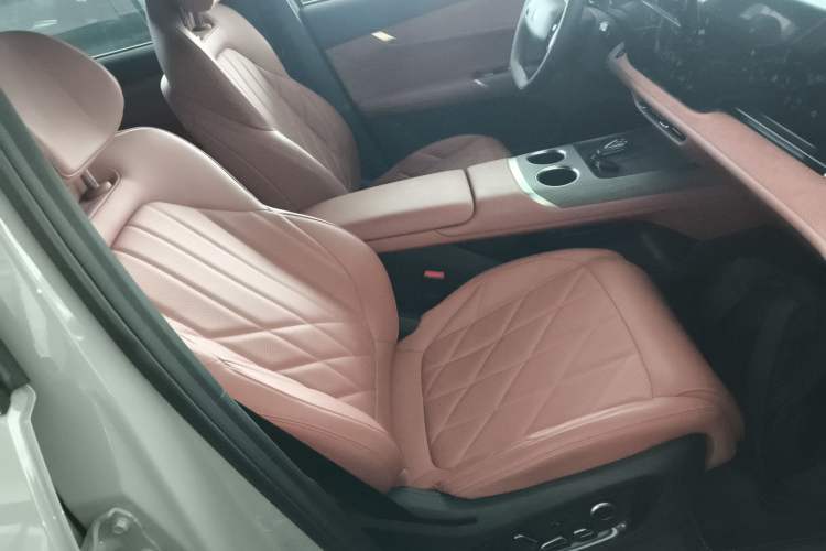 Used CHANGAN CS75 PLUS 2025 4th Generation UItra 2.0T New Blue Whale – Smart & Powerful Version Right Front Seat