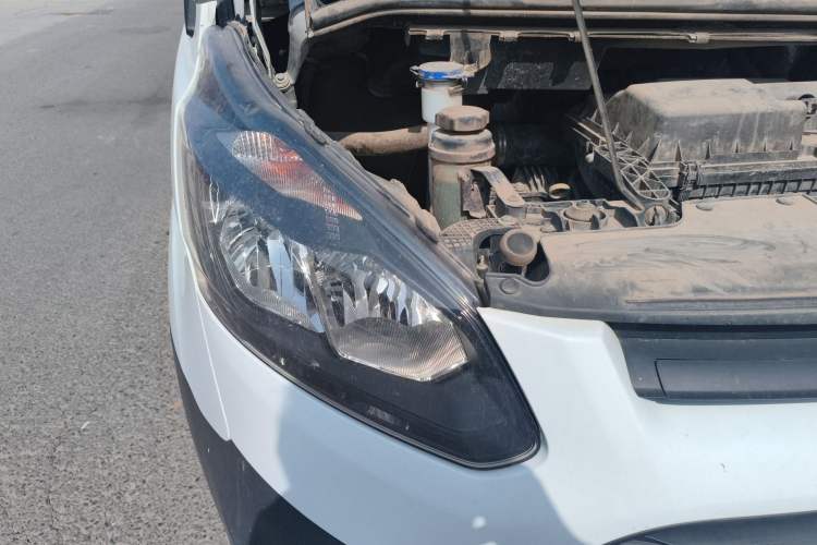 Used Ford Transit 2019 2.0T Gasoline Multi-Function Commercial Vehicle Short Wheelbase Mid-Roof 6-Seater China VI Standard Right Front Headlight