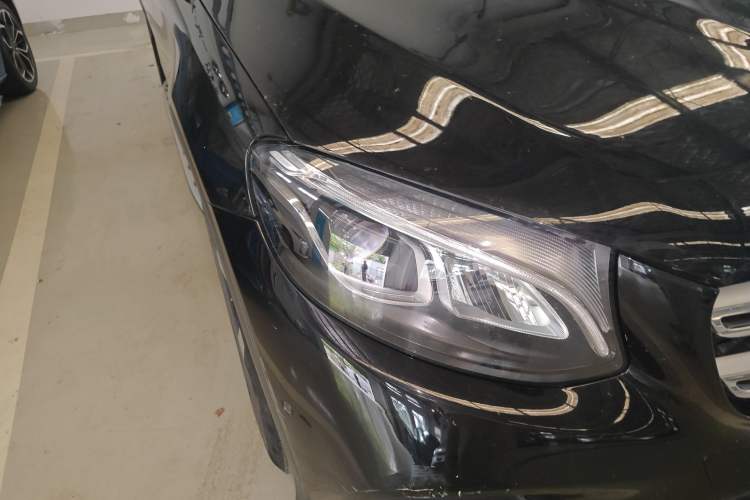 Used Mercedes-Benz GLC 2018 GLC 260 4MATIC Luxury Model Right Front Headlight