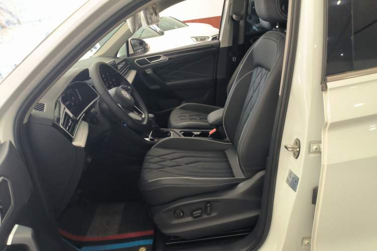 Used Volkswagen Tiguan L 2023 Revised Version 330TSI Automatic Two-Wheel Drive Smart Enjoyment Edition Left Front Seat