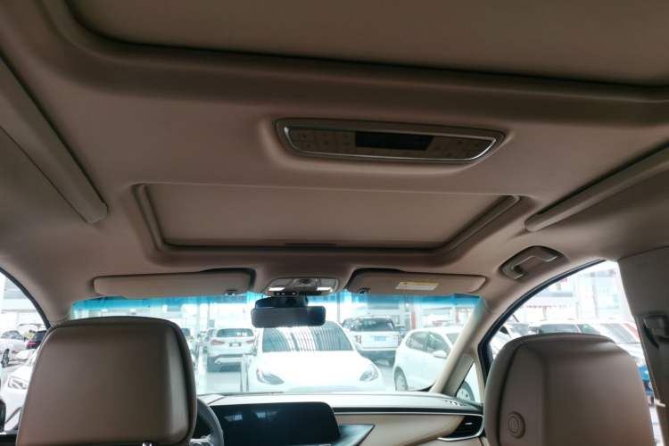 Used Buick GL8 2021 ES Landtrek 653T Luxury Model
