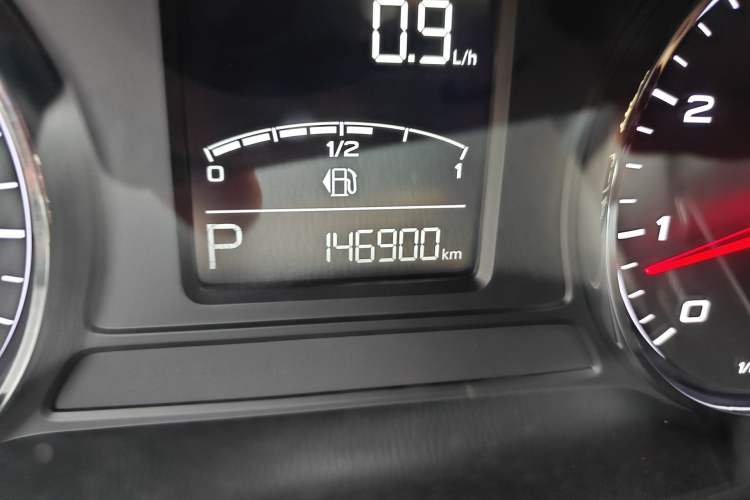 Used Roewe RX5 2018 20T Two-Wheel Drive Automatic Internet Smart Edition Odometer Close Up