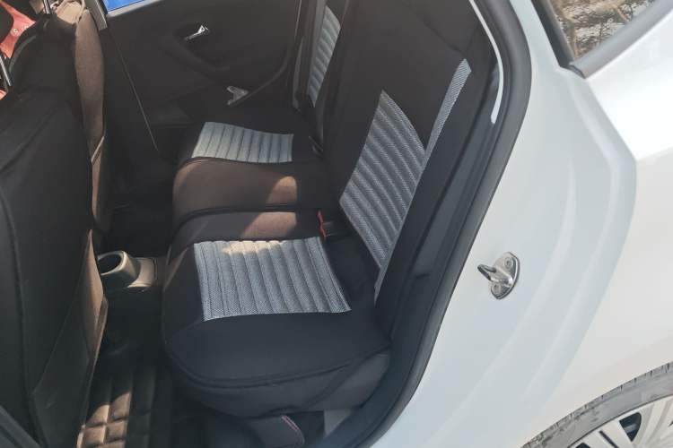 Used Volkswagen Polo 2016 1.6L Automatic Comfort Model