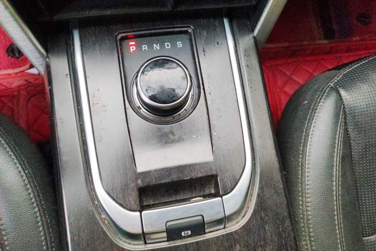 Used Land Rover Discovery Sport 2018 240 PS SE Version Gear Lever