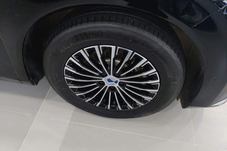 Used Denza D9 2025 DM-i Intelligent Drive 1020 Four-Wheel Drive Prestige Model
