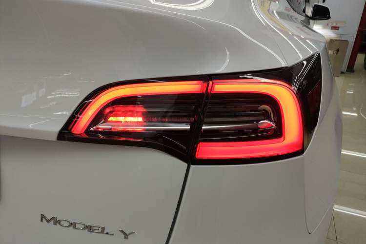 Used Tesla Model Y 2022 Long-Range All-Wheel-Drive Version