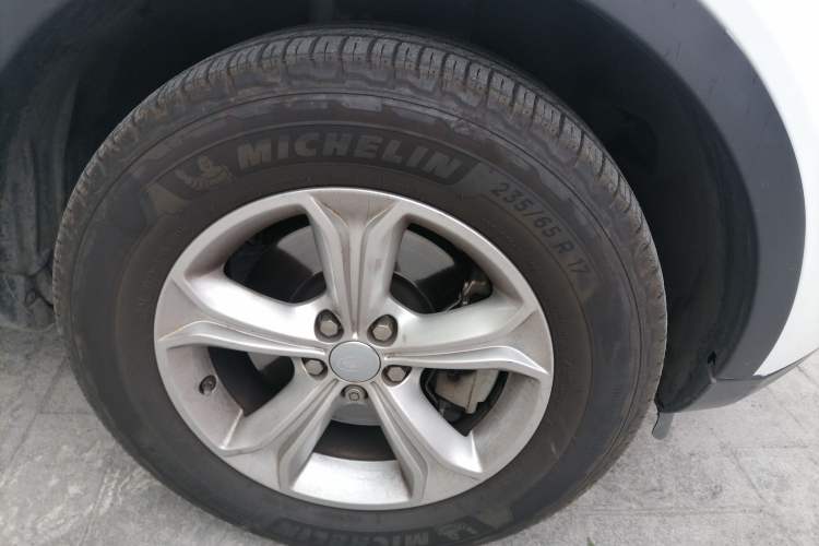 Used Land Rover Discovery Sport 2017 2.0T PURE Right Front Wheel Hub