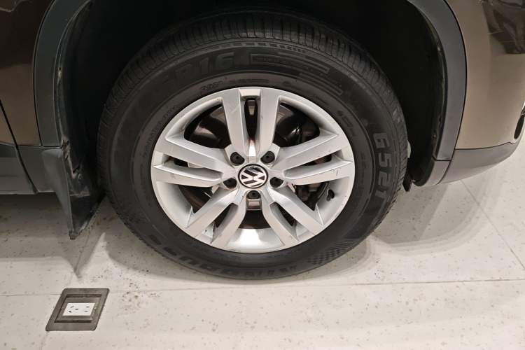 Used Volkswagen Tiguan 2013 1.8TSI Automatic Two-Wheel Drive Trend Edition Right Front Wheel Hub