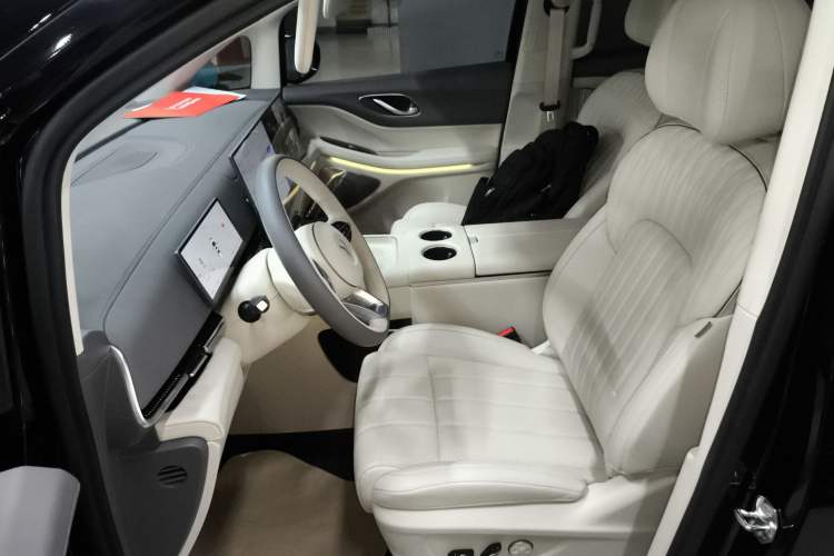 Used VOYAH Dream 2025 PHEV Four-Wheel-Drive Flagship Kunpeng Edition Left Front Seat