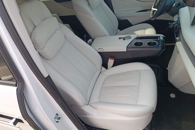 Used Buick GL8 New Energy 2024 Lu Zun Deluxe Edition 7-Seater
