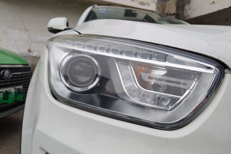 Used Bestune X80 2013 2.0L manual base trim