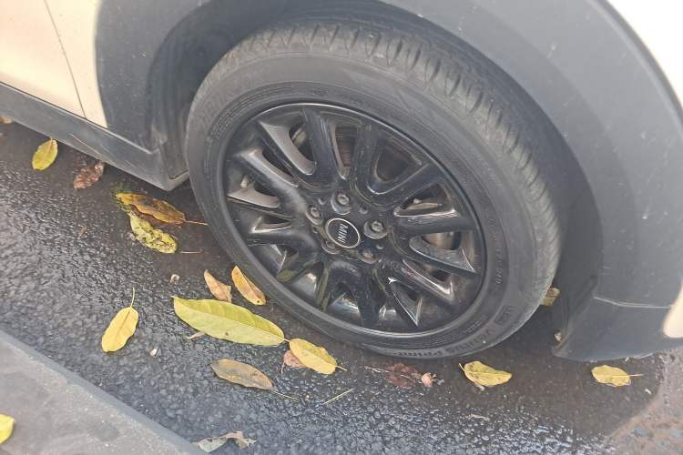 Used MINI 2016 1.2T ONE Pioneer Edition Right Front Wheel Hub