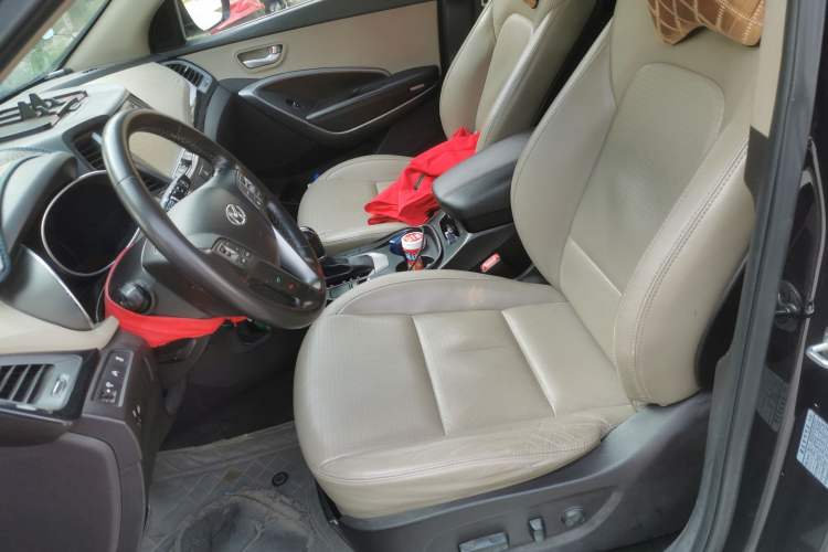 Used Hyundai Santa Fe 2013 2.4L Automatic Two-Wheel Drive Smart Version Left Front Seat