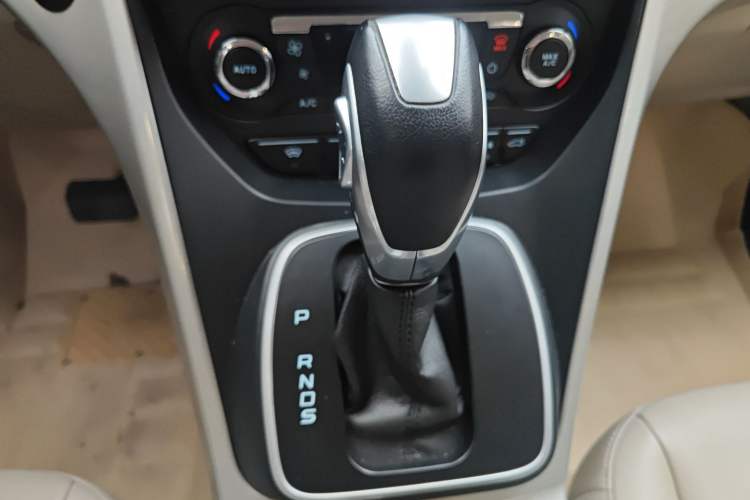 Used Ford Kuga 2015 2.0L GTDi Four-Wheel-Drive Sport Model