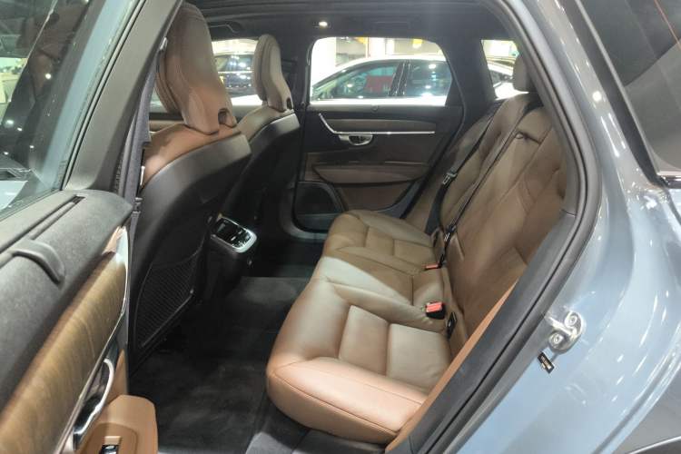 Used Volvo V90 2022 Cross Country B5 AWD Smart Range Edition
