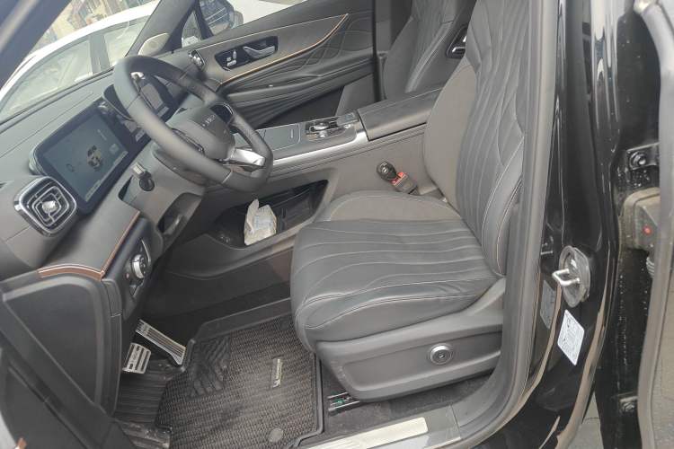 Used Chery Tiggo 9 2025 2.0T Dual-Clutch Two-Wheel Drive Luxury Edition 5 Seats