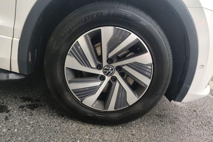 Used Volkswagen Tiguan L New Energy 2021 430 PHEV Plug-in Hybrid Flagship Edition Right Front Wheel Hub