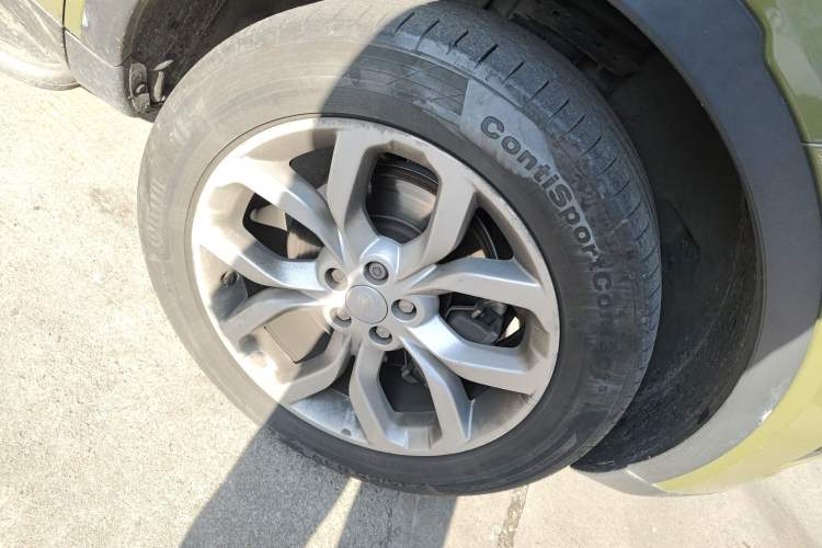 Used Land Rover Discovery Sport 2016 2.0T HSE Right Front Wheel Hub