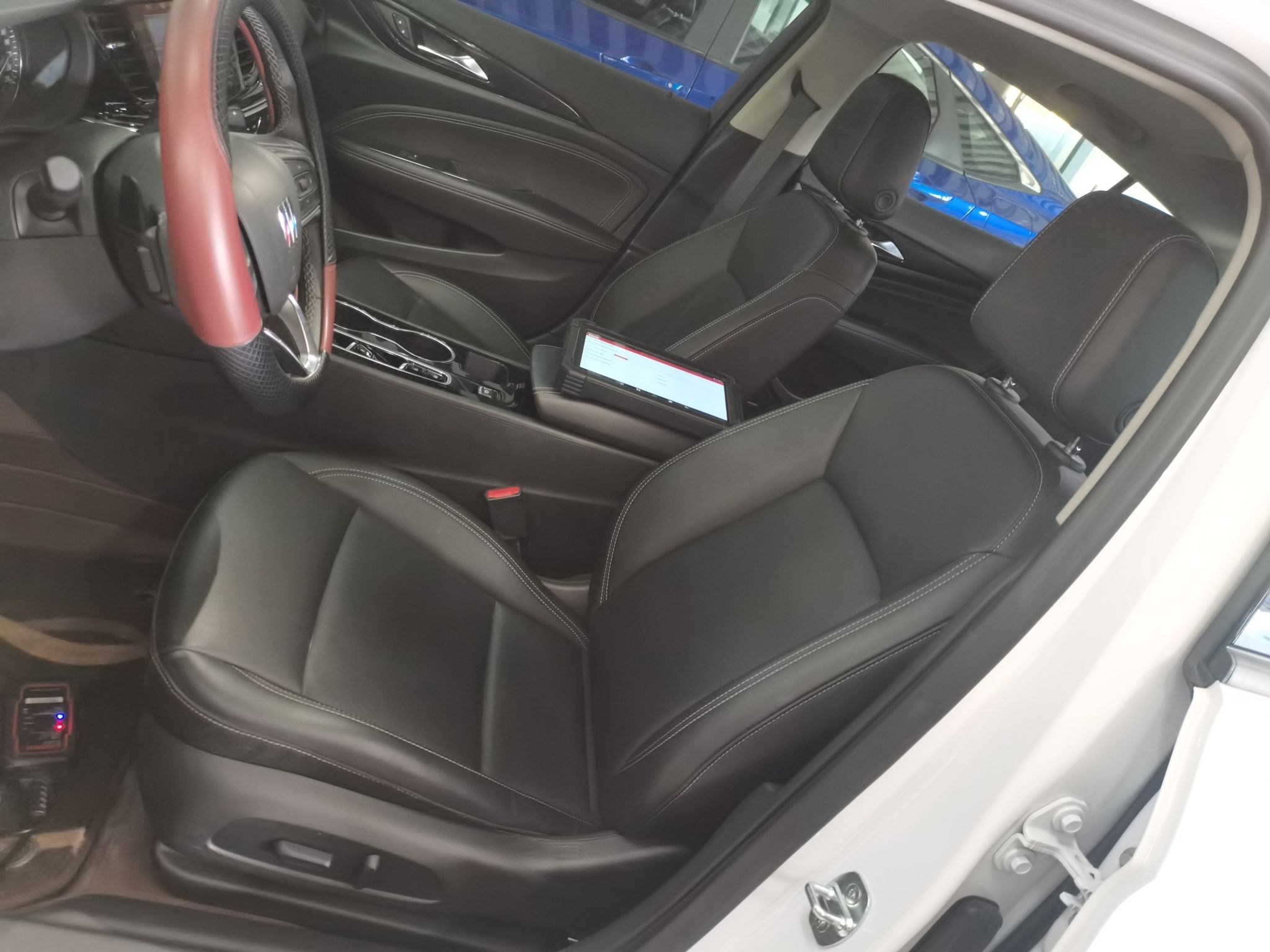 Переднее сиденье в автомобиле