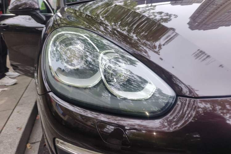 Used Porsche Cayenne 2016 Cayenne Platinum Edition 3.0T Right Front Headlight