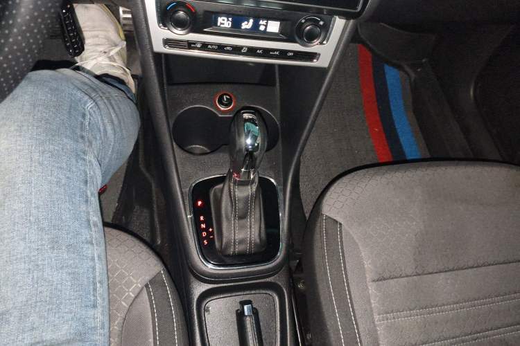 Used Volkswagen Polo 2014 1.6L Cross Polo Automatic Gear Lever