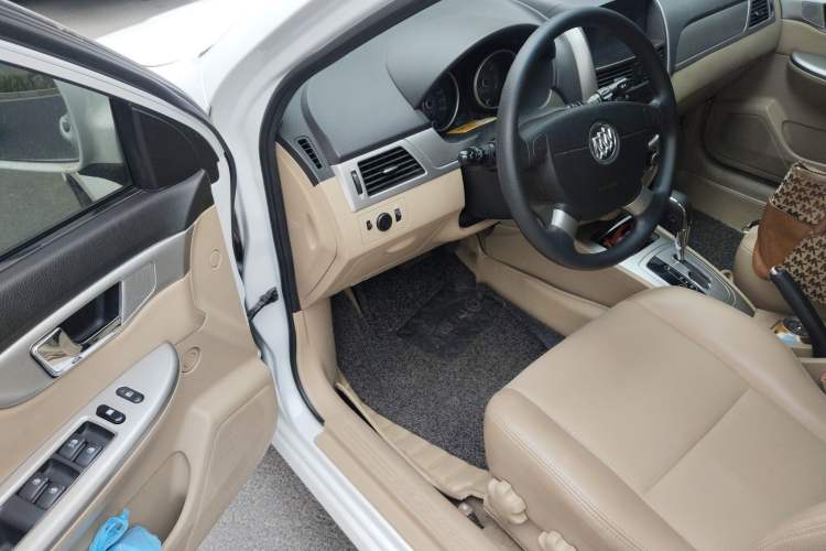 Used Buick Excelle 2013 1.5L Automatic Classic Model
