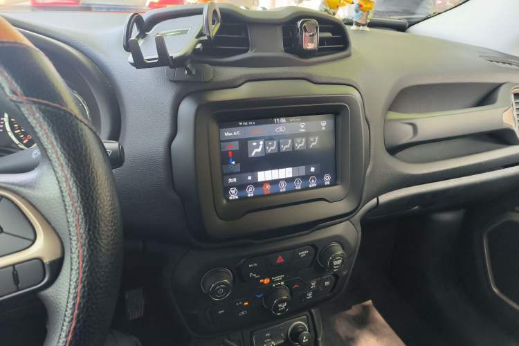 Used Jeep Renegade 2018 Connected Large Screen Version 180T Automatic High-Energy Edition
