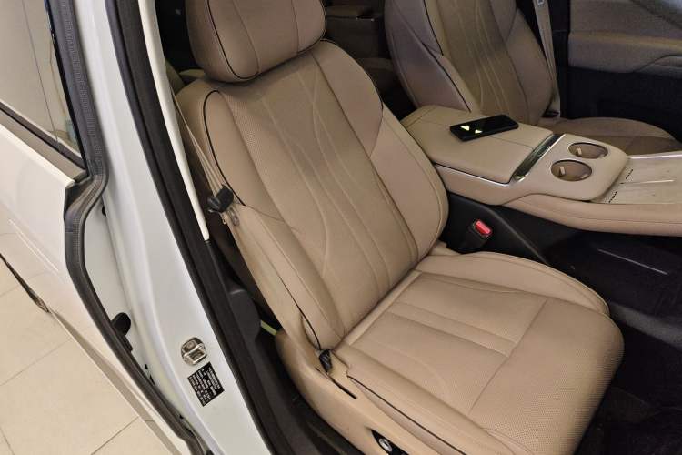 Used XPeng X9 2025 740 Ultra-Long Range Max Right Front Seat