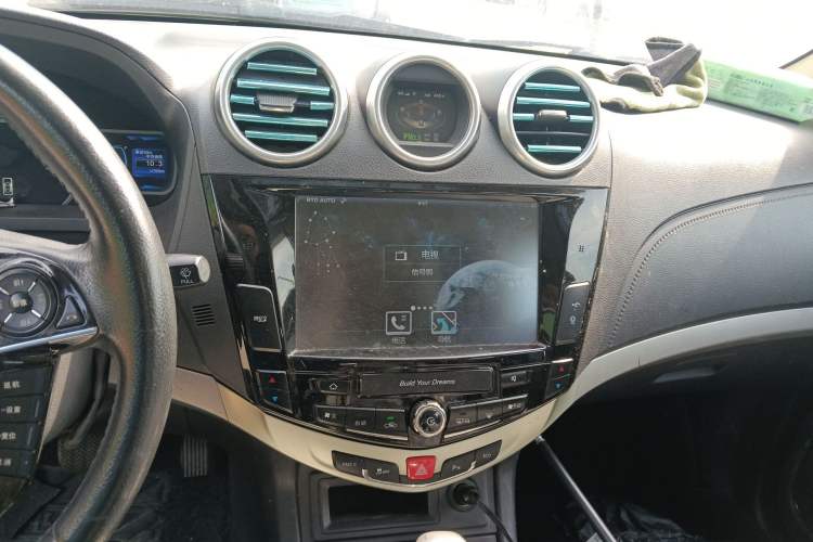 Used BYD S7 2015 2.0T Upgraded Automatic Luxury Version Audio And AC Panel