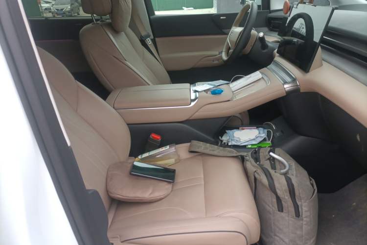 Used XPeng X9 2025 740 Ultra-Long Range Max Right Front Seat