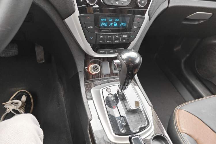 Used GAC Trumpchi GS5 Super 2015 2.0L Automatic Two-Wheel Drive Elite Edition Gear Lever