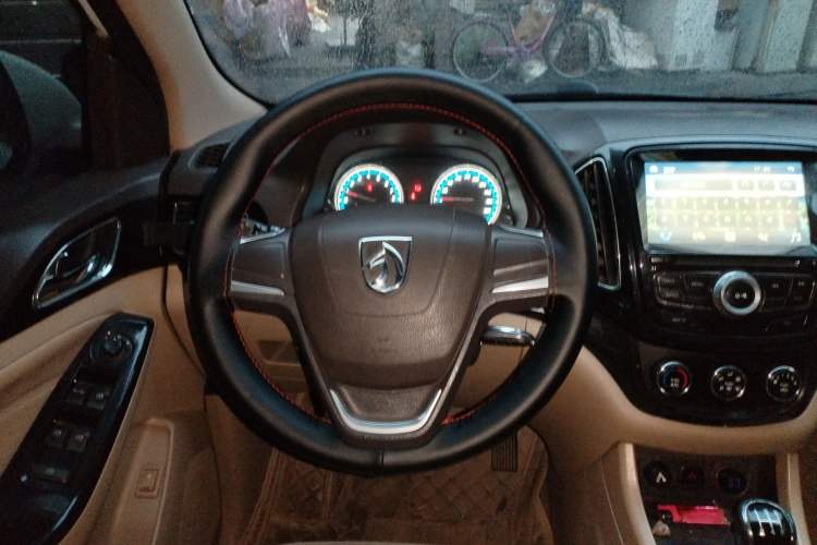 Used Baojun 730 2014 1.5L manual Comfort ESP version 7 seats