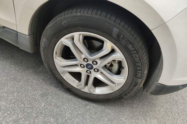 Used Ford Edge 2016 EcoBoost 245 Two-Wheel-Drive Titanium 7-Seater Exterior 7