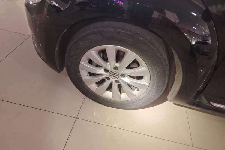 Used Volkswagen Beetle 2015 180TSI model
