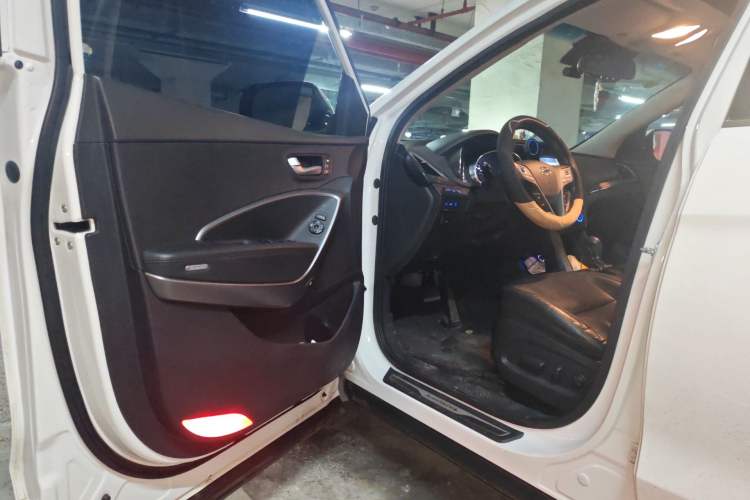 Used Hyundai Santa Fe 2013 Revised Version 2.0T Automatic All-Wheel Drive Top-Tier Trim