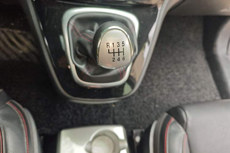 Used Haval H6 2014 Sport Version 1.5T Manual Two-Wheel Drive Elite Edition Gear Lever