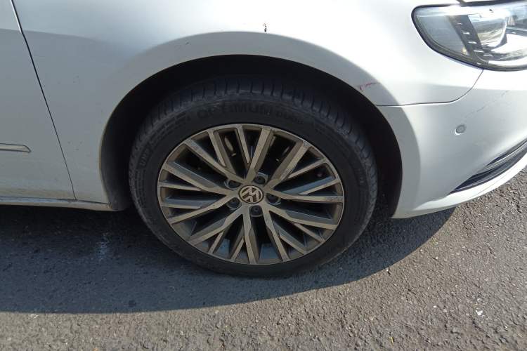 Used Volkswagen FAW-Volkswagen CC 2015 2.0 TSI Luxury Model Right Front Wheel Hub