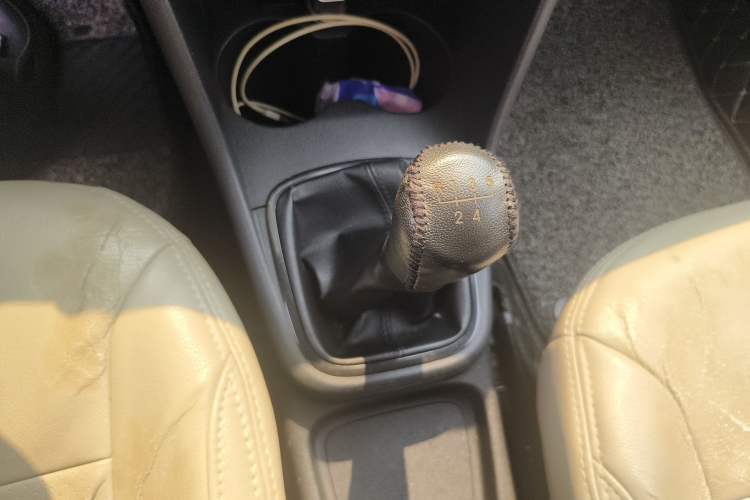 Used Volkswagen Polo 2011 1.6L Manual ZhiShang Edition
